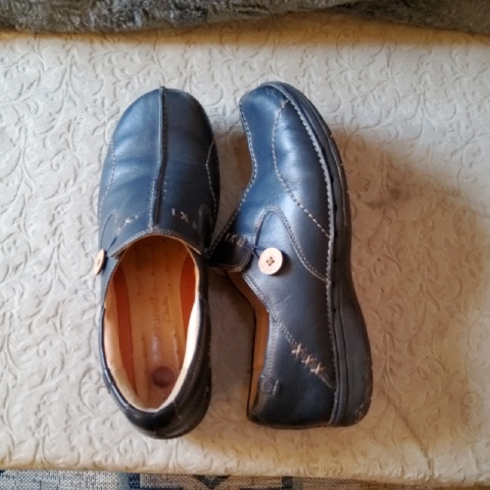 Clarks Women's Black Leather Loafers